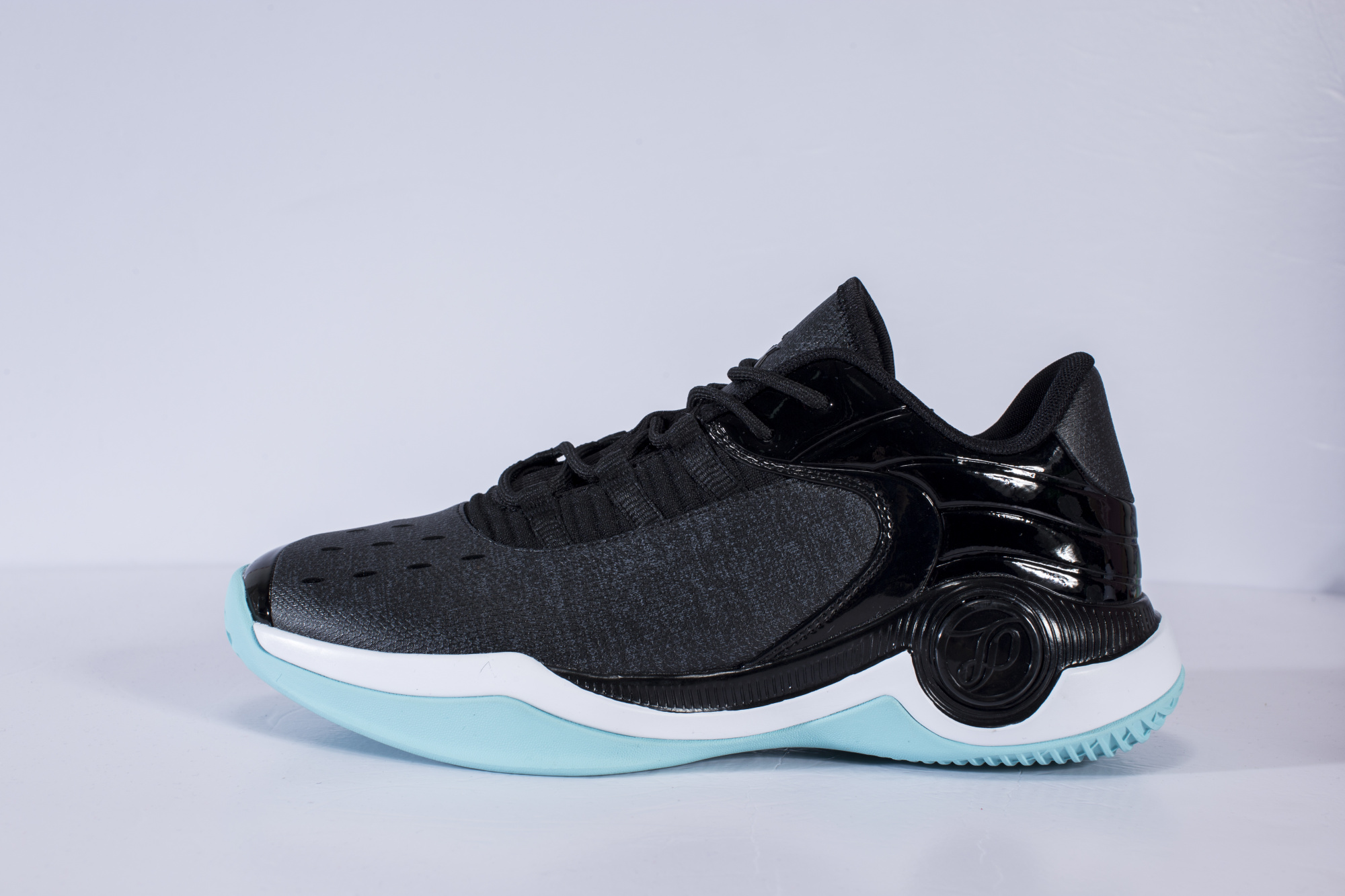 Кроссовки для баскетбола PEAK E01061A Черный купить в Минске.