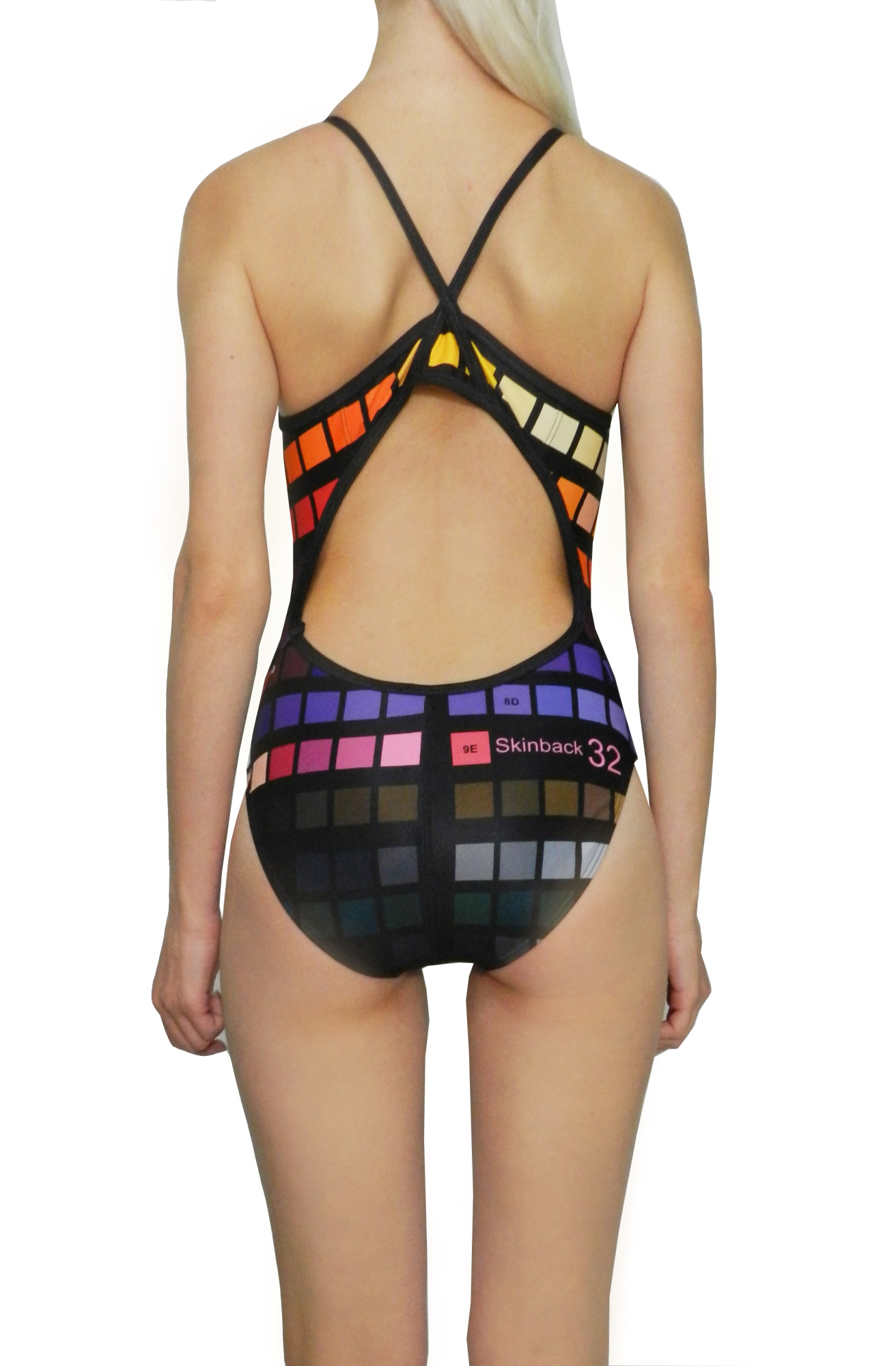 Примерка и подбор размера женского купальника Skinback от компании Finis купить в Минске.