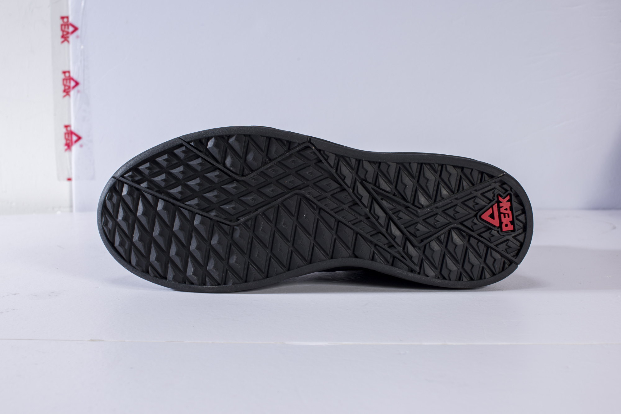 Кроссовки спортивные PEAK E94037M Черный купить в Минске.