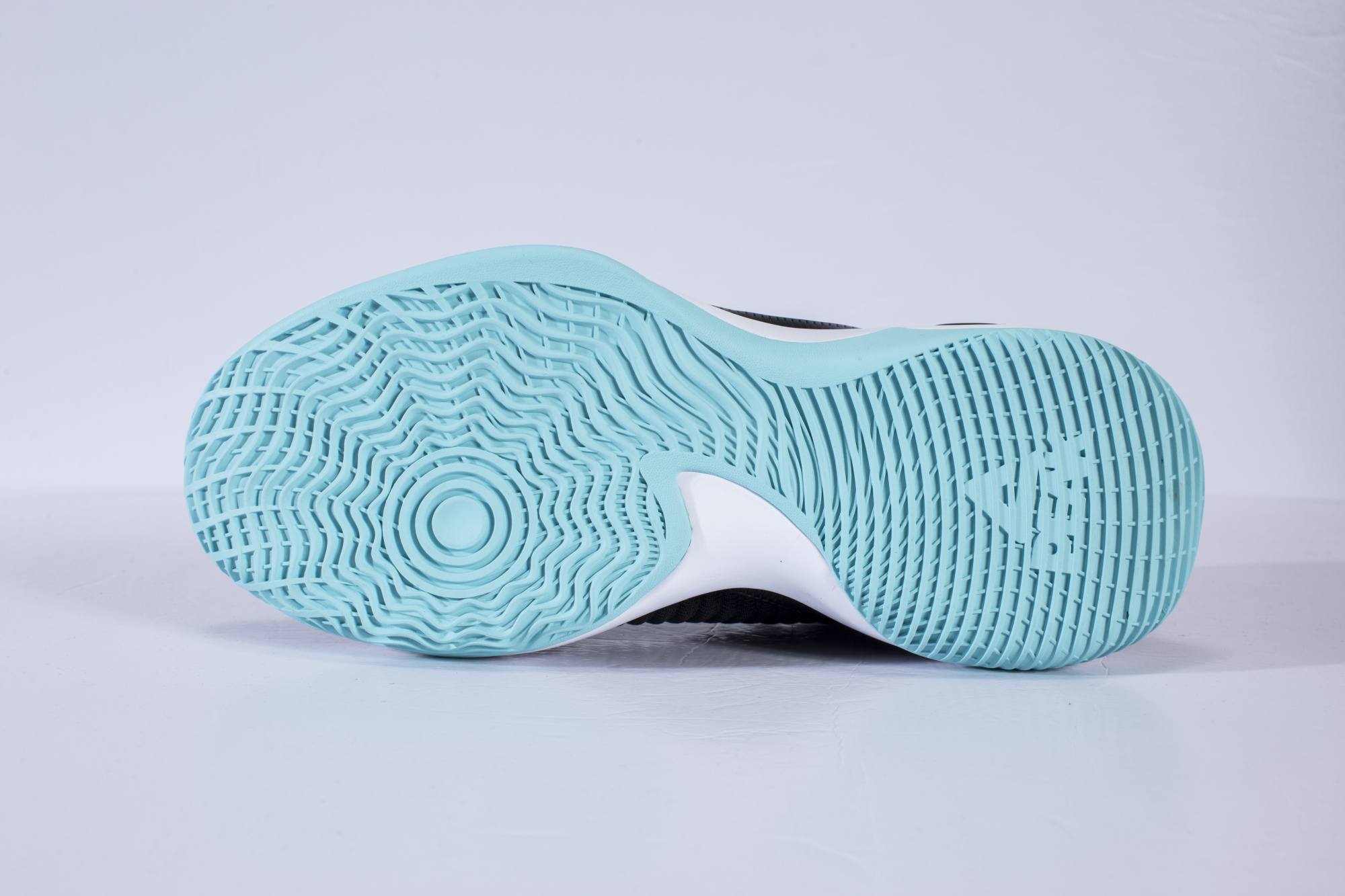 Кроссовки для баскетбола PEAK E01061A Черный купить в Минске.